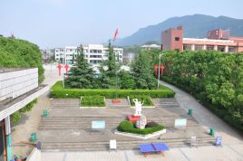 江西省鲁溪镇中心小学