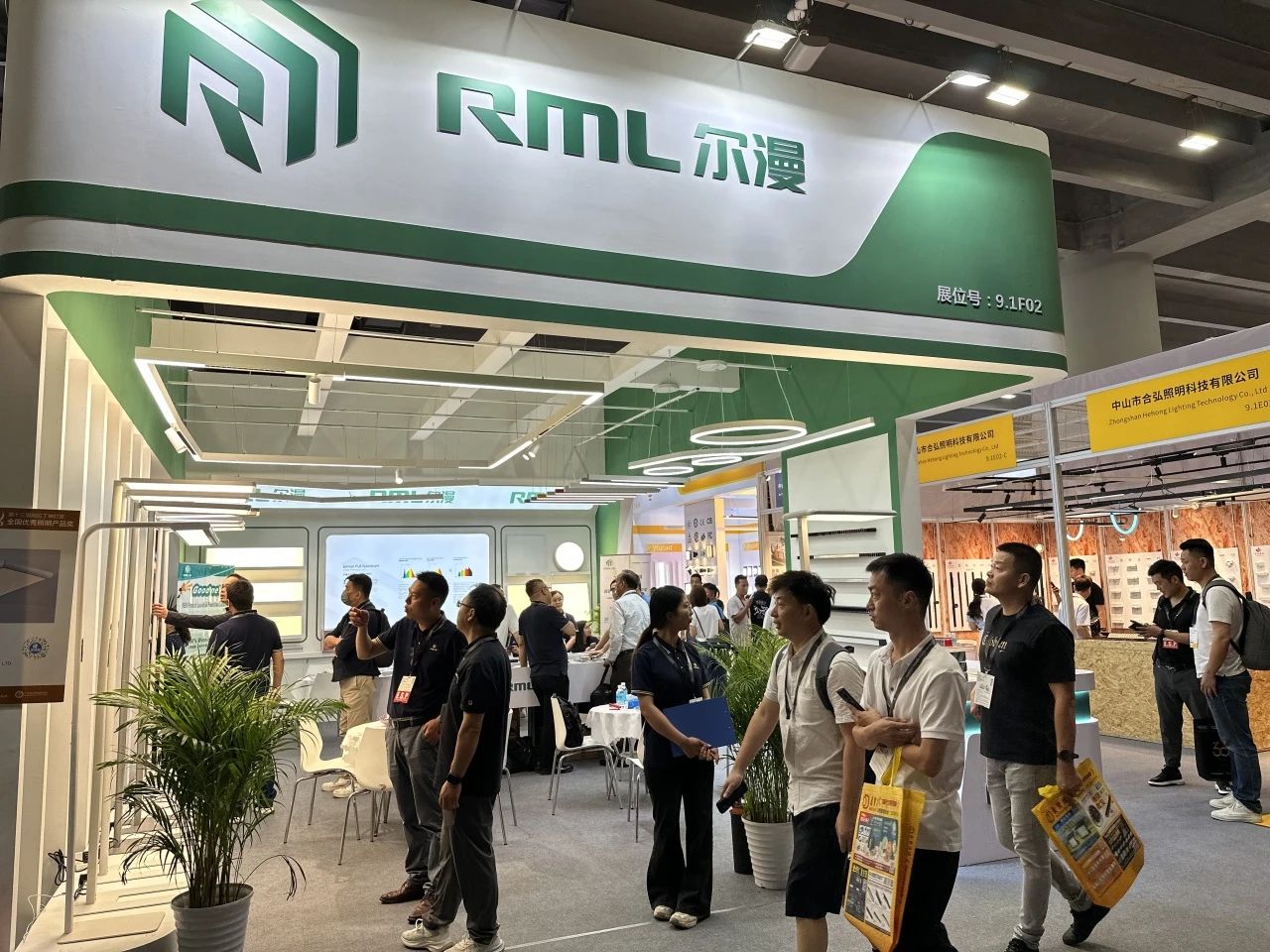 两大展位齐亮相，尔漫健康照明闪耀2025光亚展